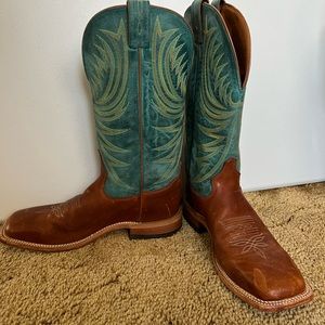 Size 9D Tony Llama boots. Only worn twice to break in